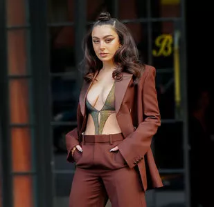 Charli XCX OnlyFans Leaked Free Thumbnail Picture - #WbDh4X8w43