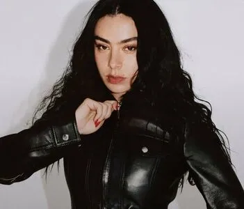 Charli XCX OnlyFans Leaked Free Thumbnail Picture - #bnyXQ0mOzo