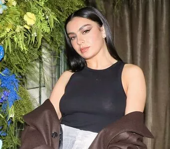 Charli XCX OnlyFans Leaked Free Thumbnail Picture - #e6n09F1NGS