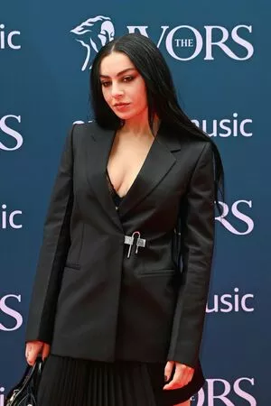 Charli XCX OnlyFans Leaked Free Thumbnail Picture - #jb6a07sEin