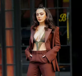 Charli XCX OnlyFans Leaked Free Thumbnail Picture - #k4Y8flnXhA
