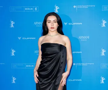 Charli XCX OnlyFans Leaked Free Thumbnail Picture - #msOKM0ZHxx