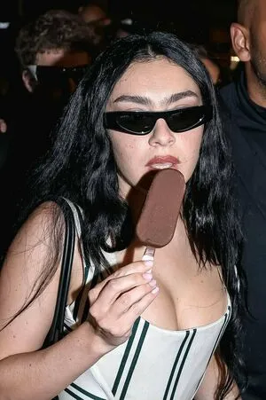 Charli XCX OnlyFans Leaked Free Thumbnail Picture - #n8Pkjcj7iE