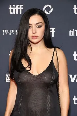Charli XCX OnlyFans Leaked Free Thumbnail Picture - #x8hWvtX2u6