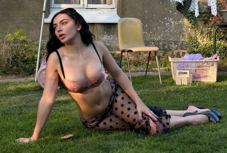 Charli XCX OnlyFans Leaked Free Thumbnail Picture - #yVendfu7nd