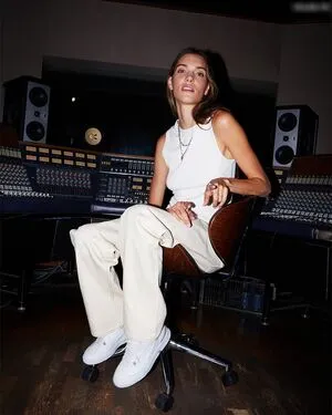 Charlotte Cardin OnlyFans Leaked Free Thumbnail Picture - #As6yQFSVB4