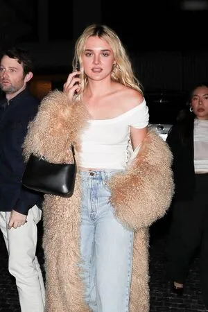 Charlotte Lawrence OnlyFans Leaked Free Thumbnail Picture - #01rgU3fPqy