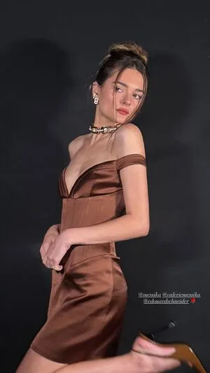 Charlotte Lawrence OnlyFans Leaked Free Thumbnail Picture - #ApNID2uIxe