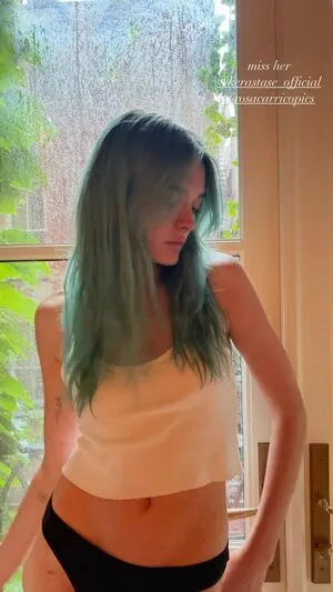 Charlotte Lawrence OnlyFans Leaked Free Thumbnail Picture - #KefLMSew0c