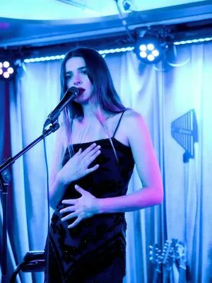 Charlotte Lawrence OnlyFans Leaked Free Thumbnail Picture - #LtL2UFFMKb