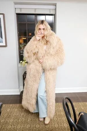 Charlotte Lawrence OnlyFans Leaked Free Thumbnail Picture - #NEA7EBwCiE