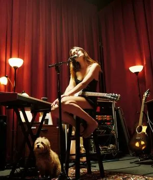 Charlotte Lawrence OnlyFans Leaked Free Thumbnail Picture - #OTyzhNzE9Y