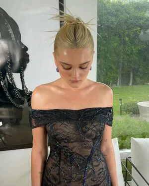 Charlotte Lawrence OnlyFans Leaked Free Thumbnail Picture - #g0FYAxwEW8