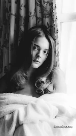 Charlotte Lawrence OnlyFans Leaked Free Thumbnail Picture - #x4XpebiYV6