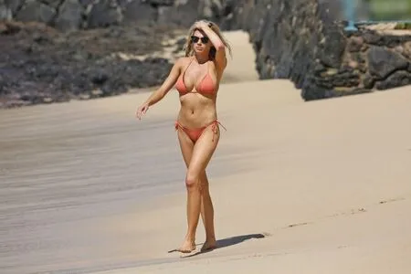 Charlotte McKinney OnlyFans Leaked Free Thumbnail Picture - #OEMNMxbU97