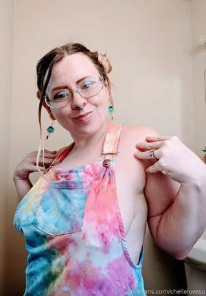 Chellelovesu OnlyFans Leaked Free Thumbnail Picture - #0MFgwMDLUR