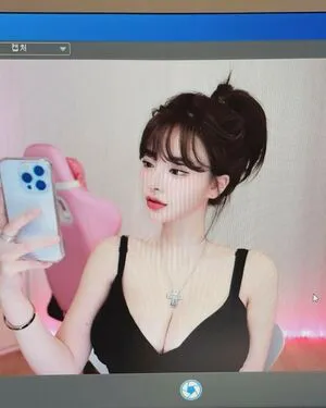 Cher E OnlyFans Leaked Free Thumbnail Picture - #9ELBLckkNz