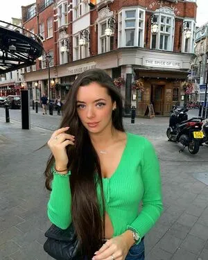 Chiara Francesca OnlyFans Leaked Free Thumbnail Picture - #potCFclRob