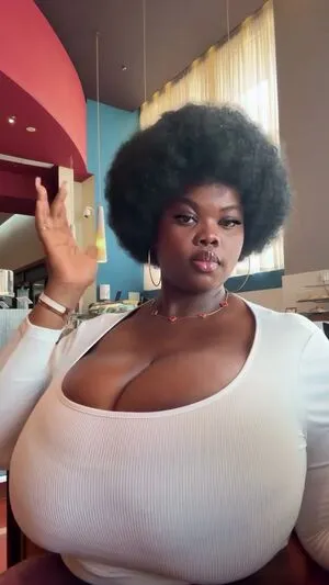 Chioma Lovv OnlyFans Leaked Free Thumbnail Picture - #cpwd2ieeCL