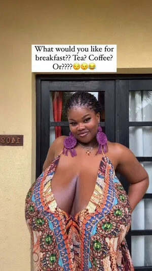 Chioma Lovv OnlyFans Leaked Free Thumbnail Picture - #malD45dyrl