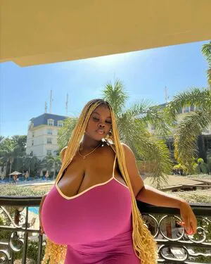 Chioma Lovv OnlyFans Leaked Free Thumbnail Picture - #wunAxUYtnF