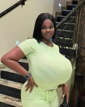Chioma Lovv OnlyFans Leaked Free Thumbnail Picture - #yNzho48VaO