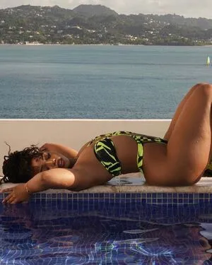 Chloe Bailey OnlyFans Leaked Free Thumbnail Picture - #7wLsfr7uf9