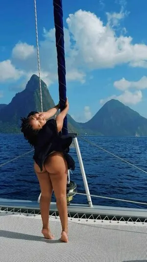 Chloe Bailey OnlyFans Leaked Free Thumbnail Picture - #myPyx90Wea