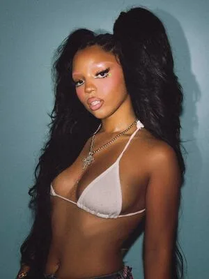 Chloe Bailey OnlyFans Leaked Free Thumbnail Picture - #3fnl4RNy50