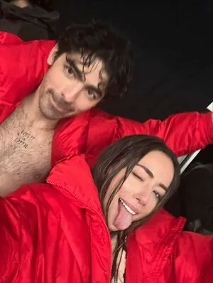 Chloe Bennet OnlyFans Leaked Free Thumbnail Picture - #5wOirPLgVb