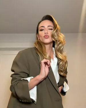 Chloe Bennet OnlyFans Leaked Free Thumbnail Picture - #D5SF7SWuUj