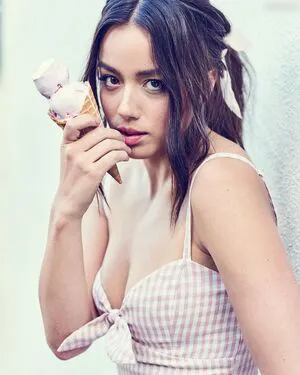 Chloe Bennet OnlyFans Leaked Free Thumbnail Picture - #TNfKNsilbn