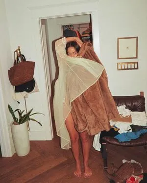 Chloe Bennet OnlyFans Leaked Free Thumbnail Picture - #siIUXHuC97