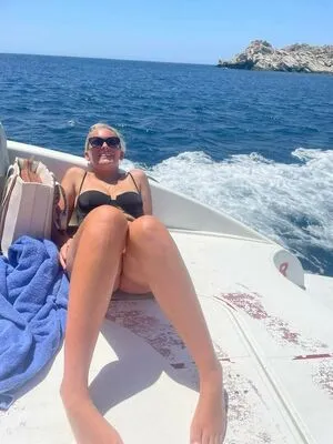 Chloe Burns OnlyFans Leaked Free Thumbnail Picture - #AmoOYJE850