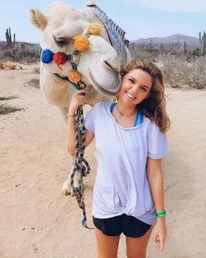 Chloe Csengery OnlyFans Leaked Free Thumbnail Picture - #Gf1GT2Hp84