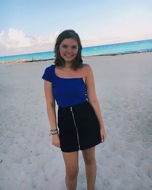 Chloe Csengery OnlyFans Leaked Free Thumbnail Picture - #SmYpvaMbgb