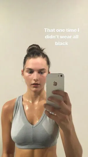 Chloe East OnlyFans Leaked Free Thumbnail Picture - #Ntjovax0ps