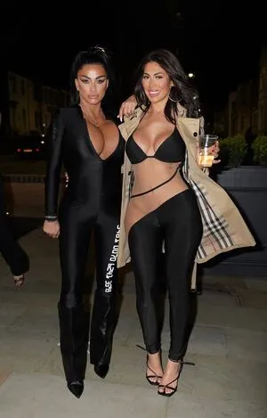Chloe Ferry Geordie Shore OnlyFans Leaked Free Thumbnail Picture - #dARkOhI9ne