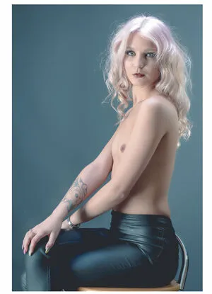 Chloe Holden OnlyFans Leaked Free Thumbnail Picture - #U7f0mJJ0Uy