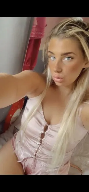 Chloe Joanne Carter OnlyFans Leaked Free Thumbnail Picture - #2AUm8Z0lTj