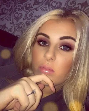 Chloe Joanne Carter OnlyFans Leaked Free Thumbnail Picture - #3lgnwshMFo