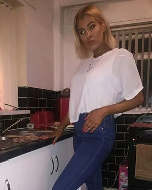 Chloe Joanne Carter OnlyFans Leaked Free Thumbnail Picture - #GdfVd90X8i