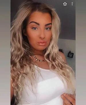 Chloe Joanne Carter OnlyFans Leaked Free Thumbnail Picture - #eNvn7hYFyD