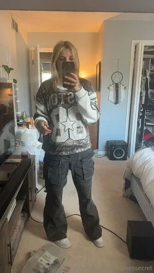 Chloeessecret OnlyFans Leaked Free Thumbnail Picture - #EjuROzSGHy