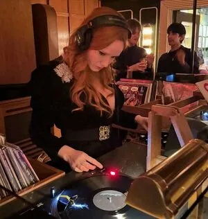 Christina Hendricks OnlyFans Leaked Free Thumbnail Picture - #bggHoTcCak