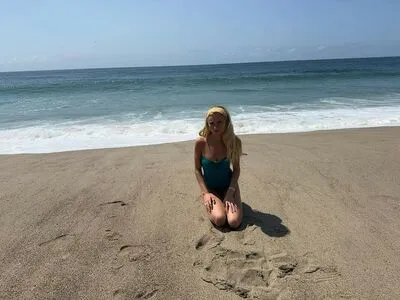 Claire Rosinkranz OnlyFans Leaked Free Thumbnail Picture - #Vxc7l7LR8A