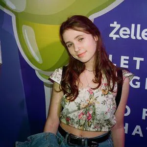 Clairo OnlyFans Leaked Free Thumbnail Picture - #21tf1fkEao