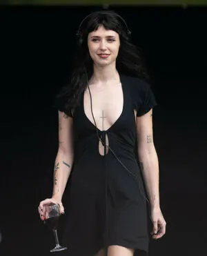 Clairo OnlyFans Leaked Free Thumbnail Picture - #2AchnEGJBf