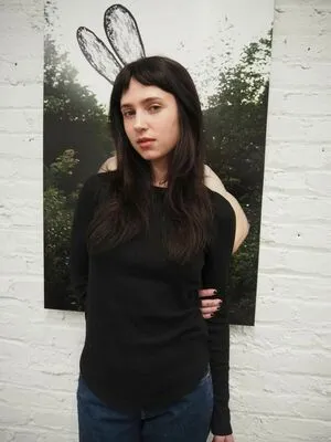 Clairo OnlyFans Leaked Free Thumbnail Picture - #Dalqdmd30t