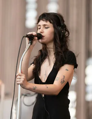 Clairo OnlyFans Leaked Free Thumbnail Picture - #H9DtRMyjuL